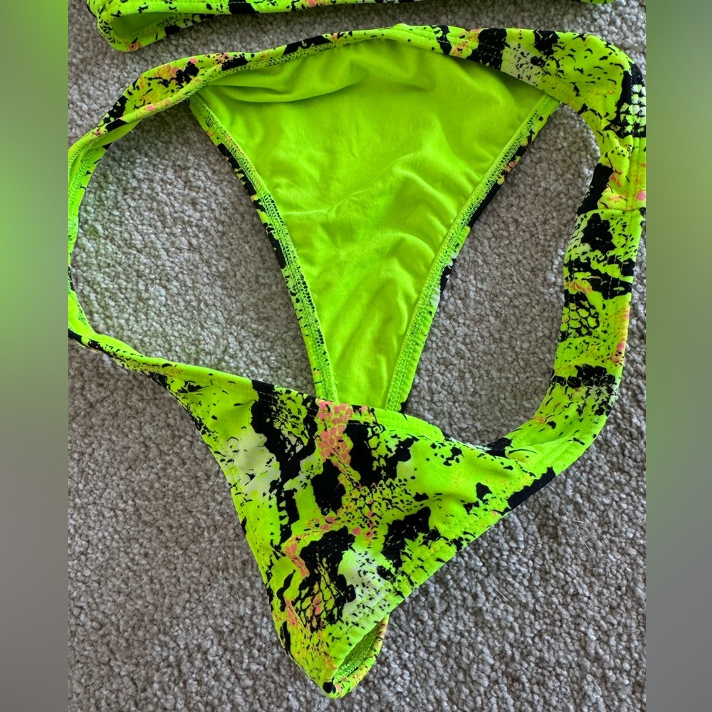 ASOS Neon bikini set - Picture 13 of 17